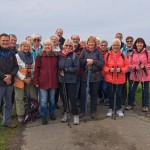 Die Wandergruppe genie&szlig;t die Fernsicht